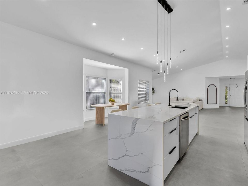 Recently Rented: $5,500 (3 beds, 2 baths, 1852 Square Feet)