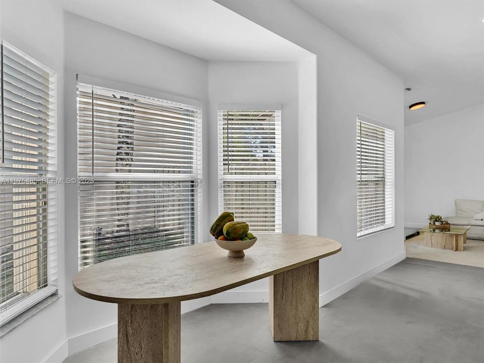 Recently Rented: $5,500 (3 beds, 2 baths, 1852 Square Feet)