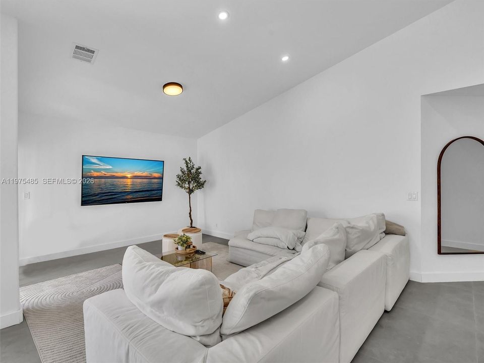 Recently Rented: $5,500 (3 beds, 2 baths, 1852 Square Feet)