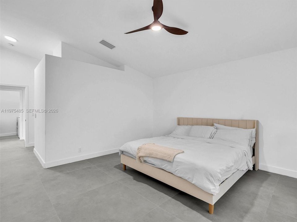 Recently Rented: $5,500 (3 beds, 2 baths, 1852 Square Feet)