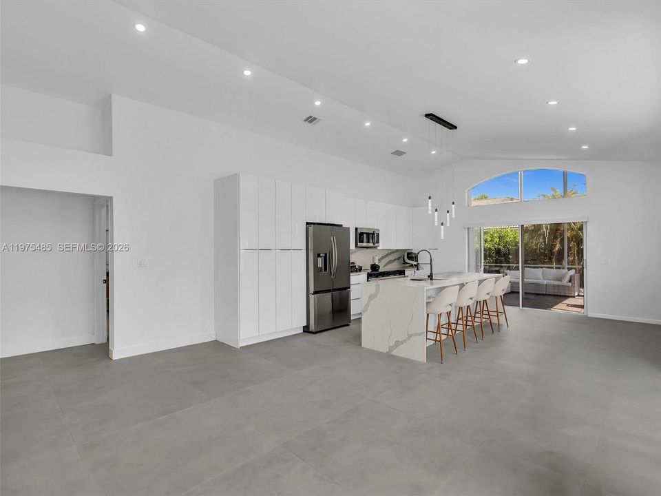 Recently Rented: $5,500 (3 beds, 2 baths, 1852 Square Feet)