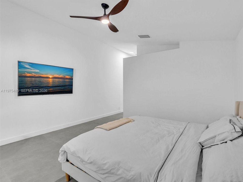 Recently Rented: $5,500 (3 beds, 2 baths, 1852 Square Feet)
