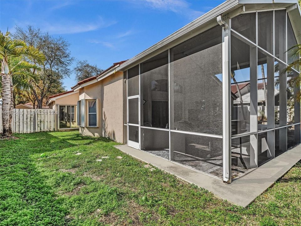 Recently Rented: $5,500 (3 beds, 2 baths, 1852 Square Feet)