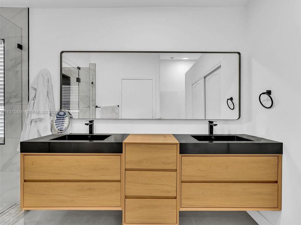 Recently Rented: $5,500 (3 beds, 2 baths, 1852 Square Feet)