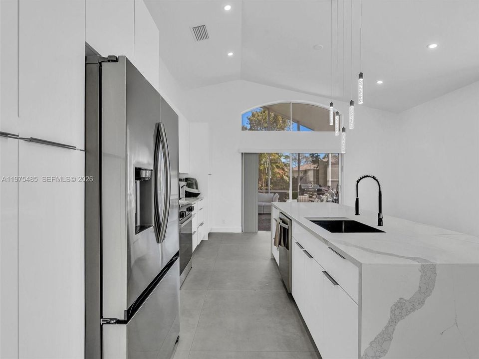 Recently Rented: $5,500 (3 beds, 2 baths, 1852 Square Feet)