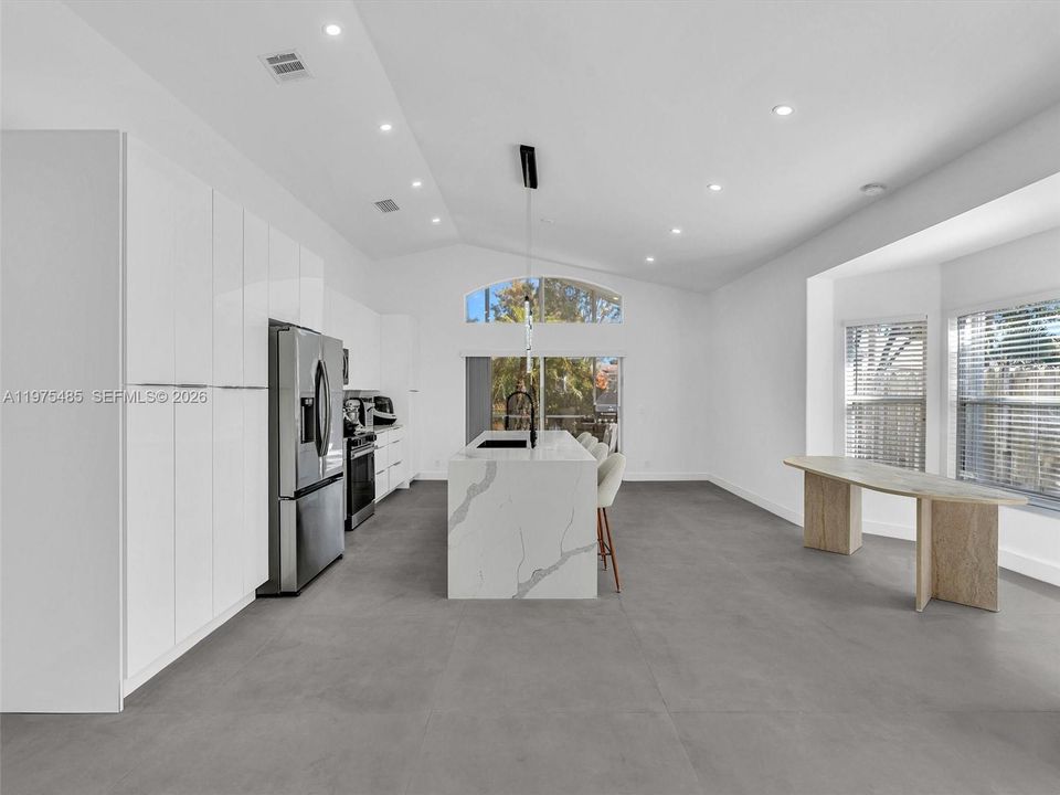 Recently Rented: $5,500 (3 beds, 2 baths, 1852 Square Feet)