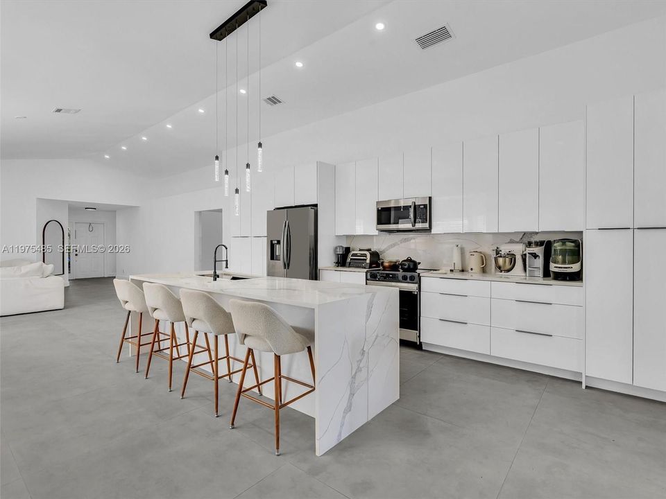 Recently Rented: $5,500 (3 beds, 2 baths, 1852 Square Feet)