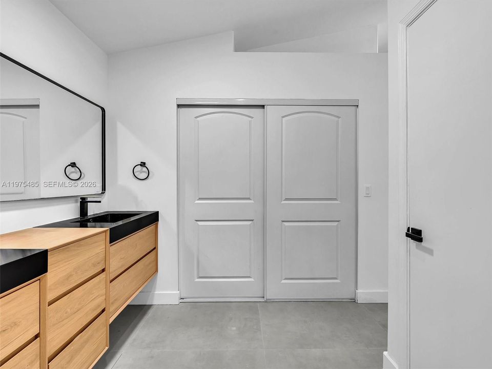Recently Rented: $5,500 (3 beds, 2 baths, 1852 Square Feet)