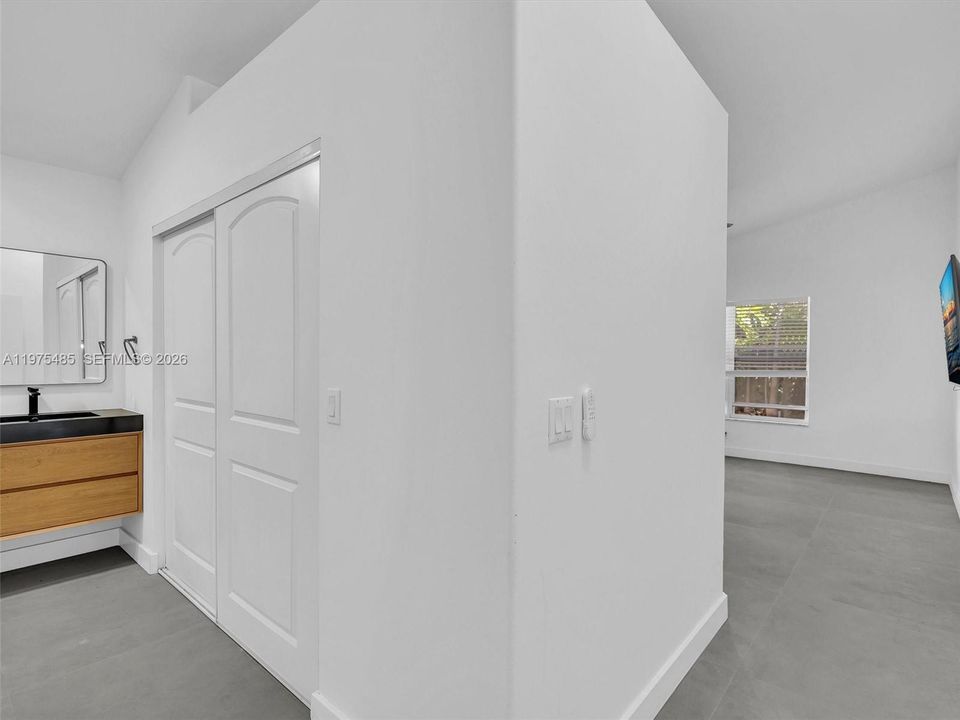 Recently Rented: $5,500 (3 beds, 2 baths, 1852 Square Feet)