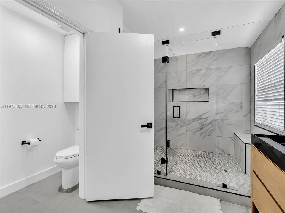 Recently Rented: $5,500 (3 beds, 2 baths, 1852 Square Feet)