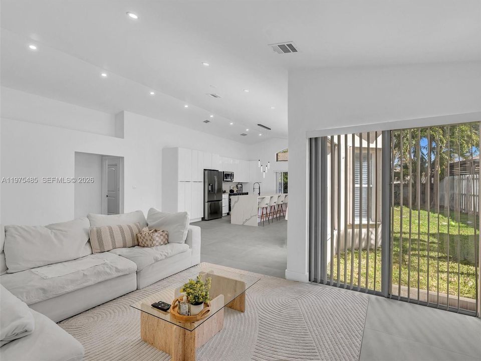 Recently Rented: $5,500 (3 beds, 2 baths, 1852 Square Feet)
