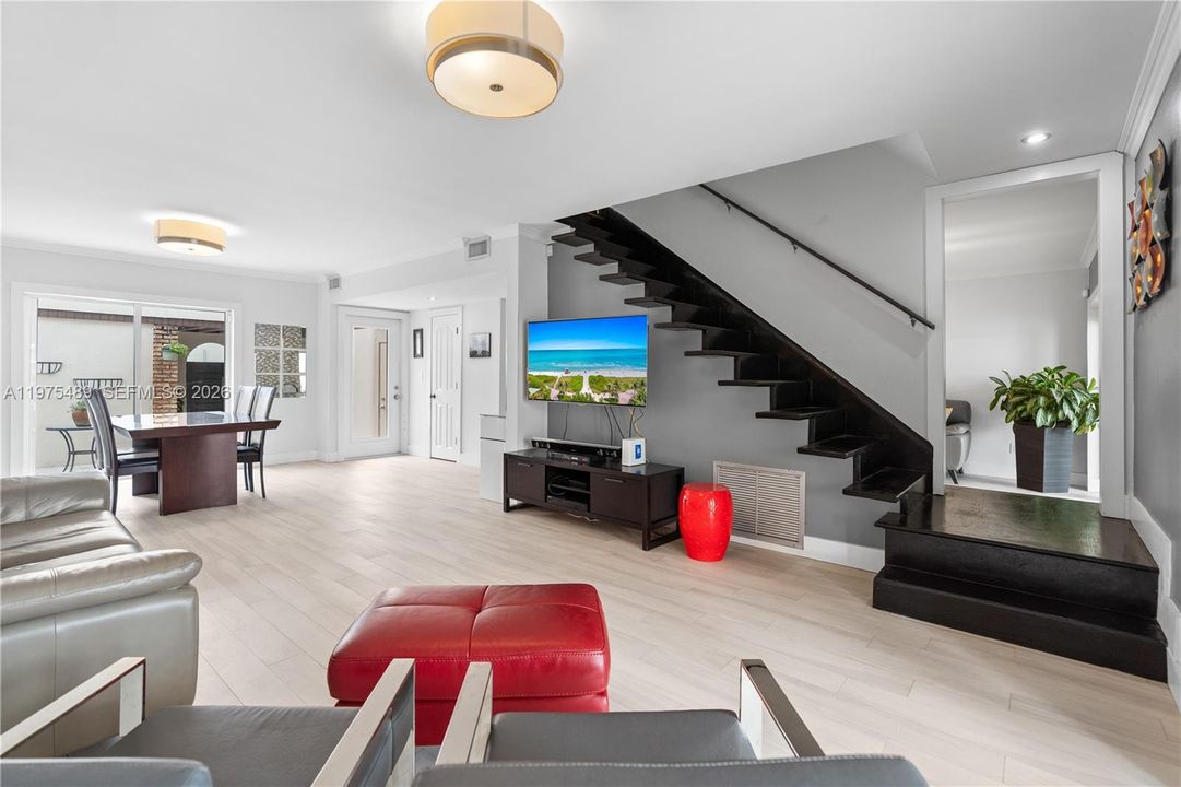 For Sale: $749,000 (3 beds, 2 baths, 1746 Square Feet)