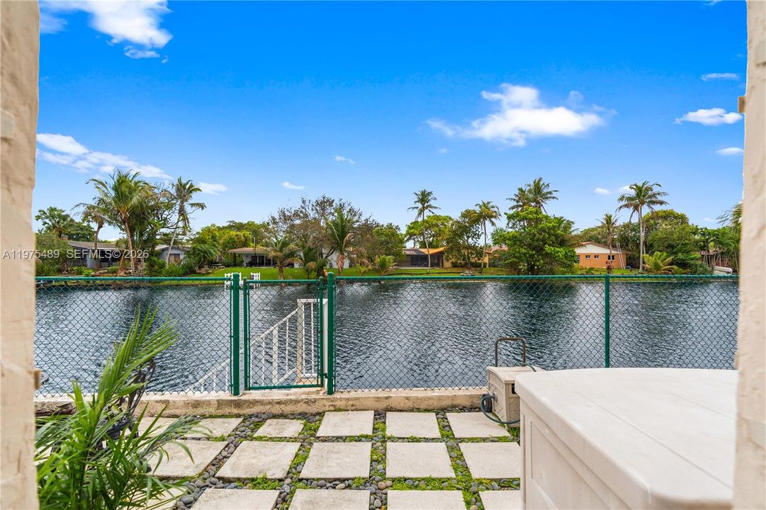 For Sale: $749,000 (3 beds, 2 baths, 1746 Square Feet)