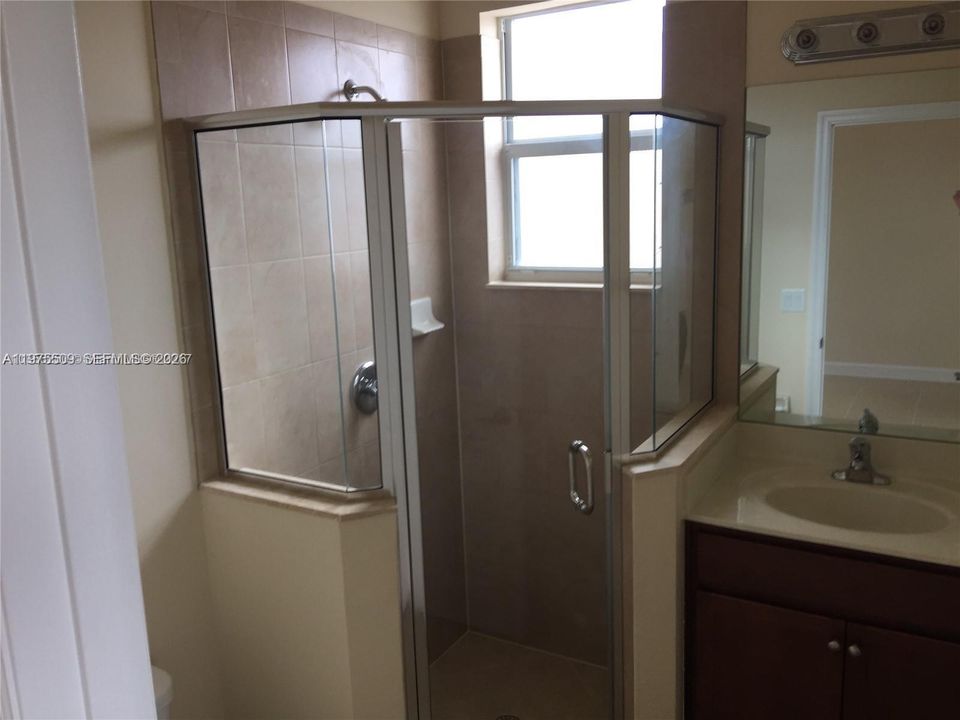 Active With Contract: $1,500 (0 beds, 1 baths, 412 Square Feet)