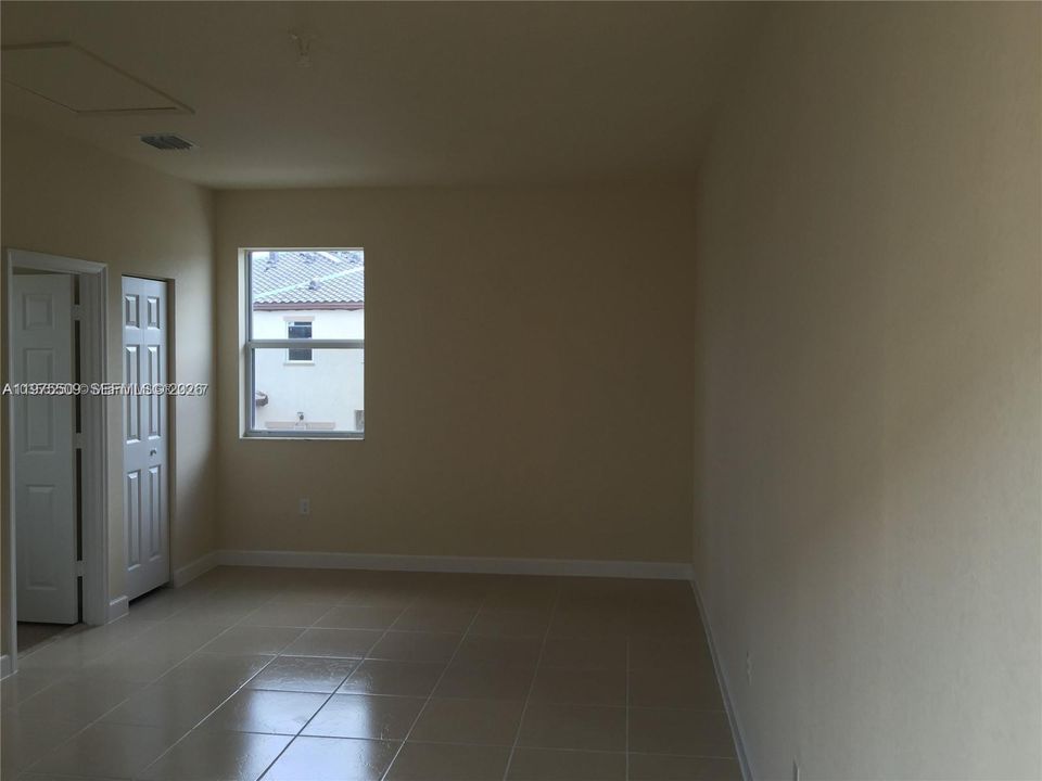 Active With Contract: $1,500 (0 beds, 1 baths, 412 Square Feet)