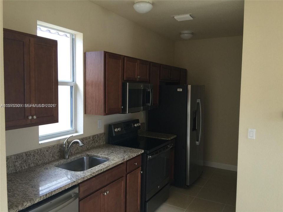Active With Contract: $1,500 (0 beds, 1 baths, 412 Square Feet)