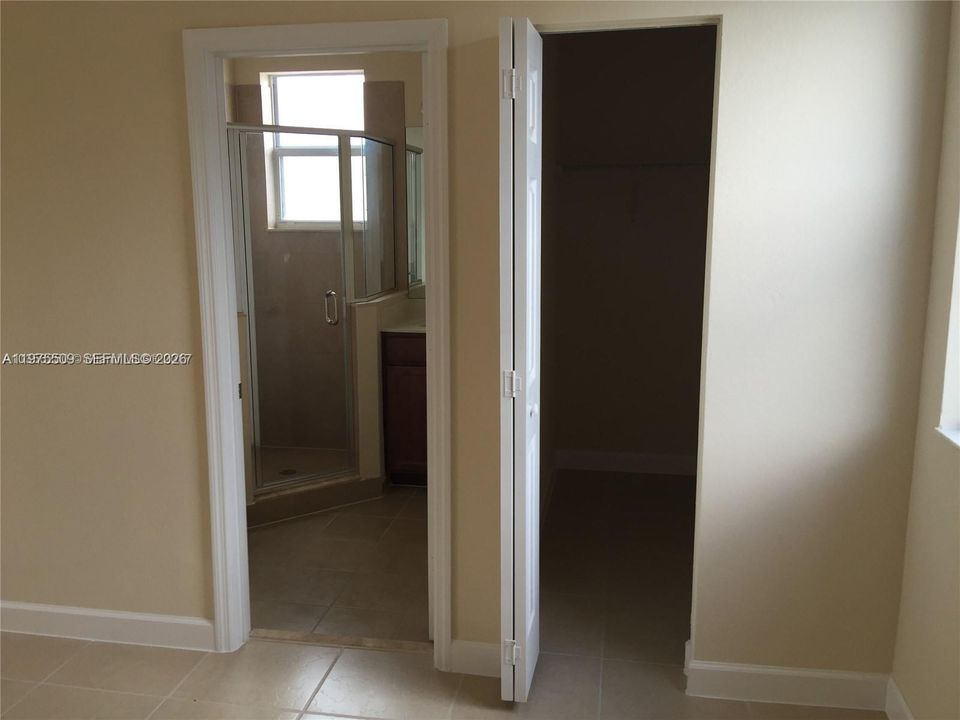 Active With Contract: $1,500 (0 beds, 1 baths, 412 Square Feet)