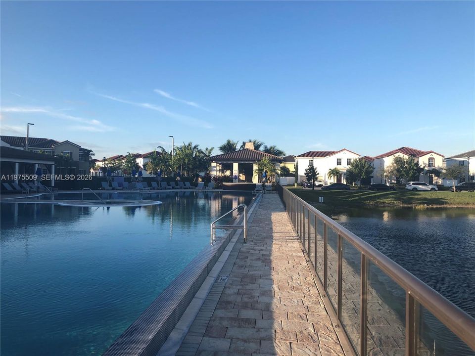 Active With Contract: $1,500 (0 beds, 1 baths, 412 Square Feet)
