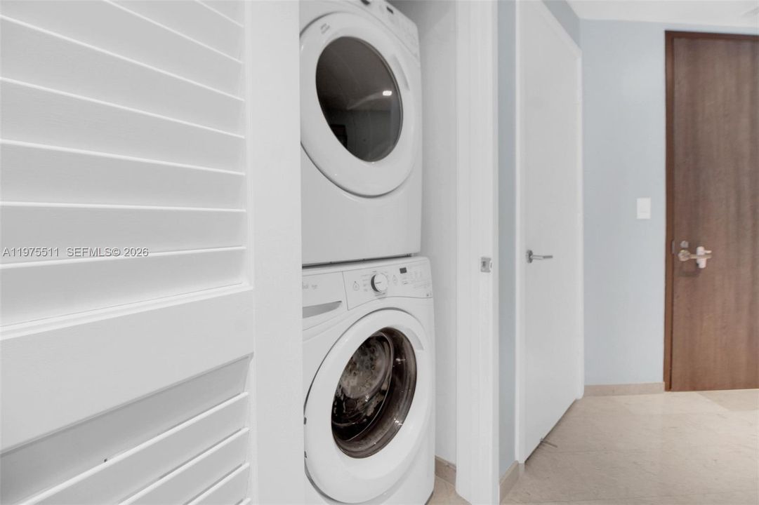 Под контрактом: $999,999 (2 спален, 2 ванн, 1265 Квадратных фут)