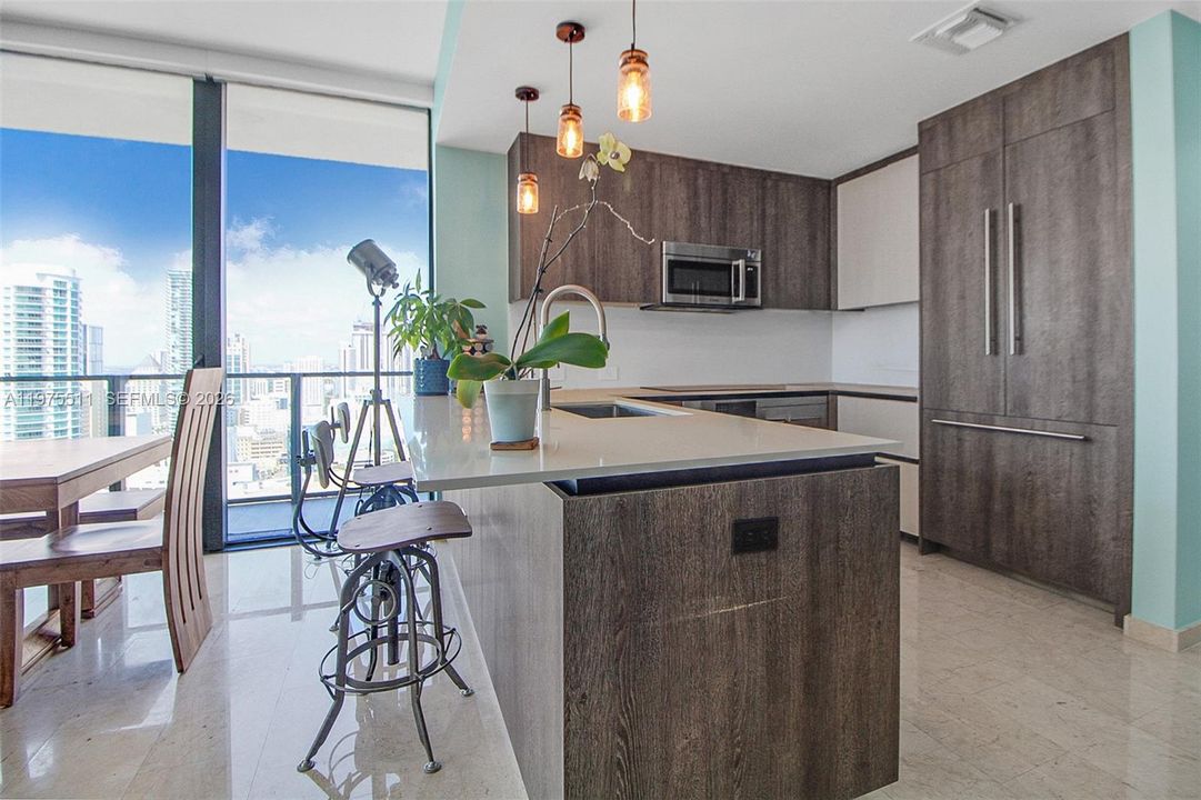 Под контрактом: $999,999 (2 спален, 2 ванн, 1265 Квадратных фут)