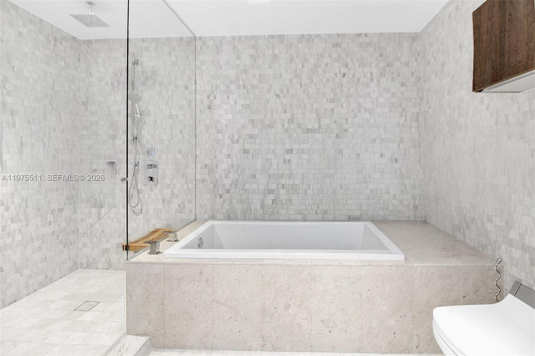 Под контрактом: $999,999 (2 спален, 2 ванн, 1265 Квадратных фут)