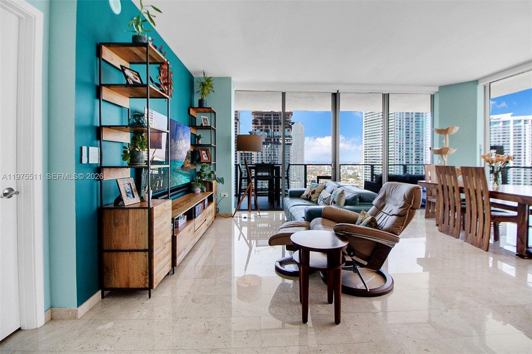 Под контрактом: $999,999 (2 спален, 2 ванн, 1265 Квадратных фут)