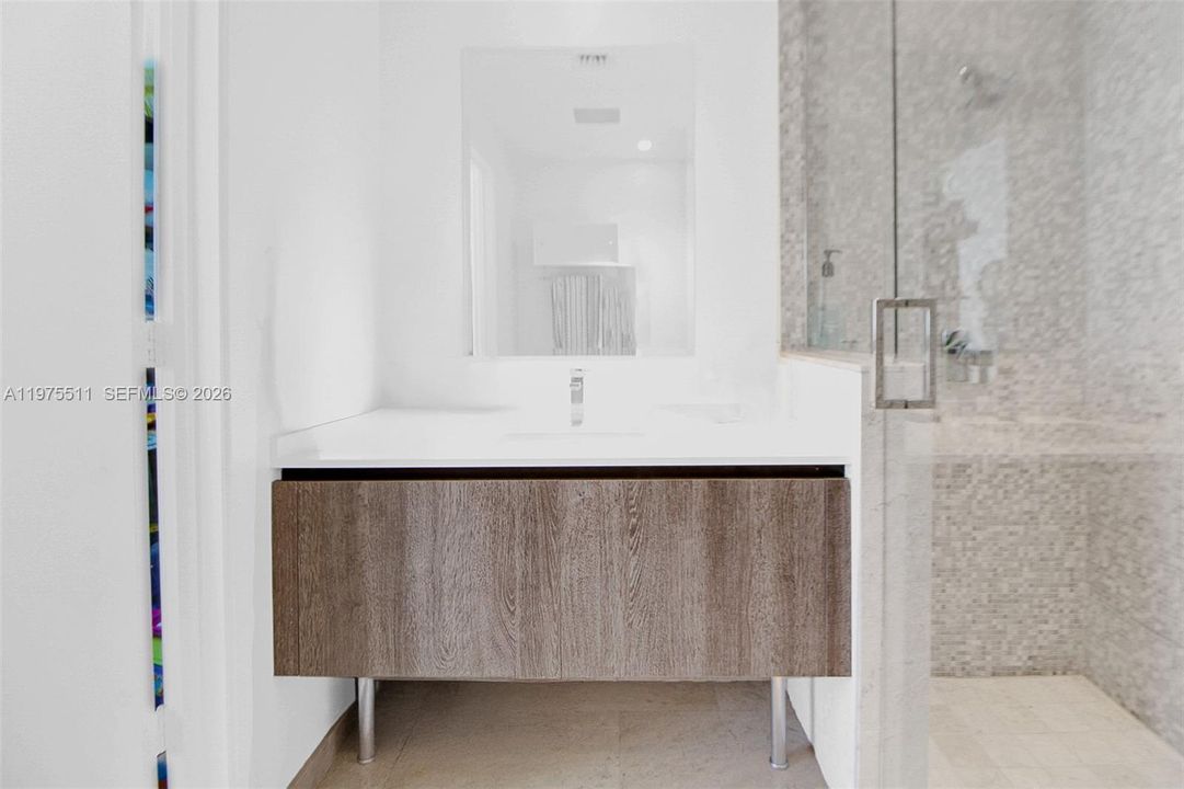 Под контрактом: $999,999 (2 спален, 2 ванн, 1265 Квадратных фут)