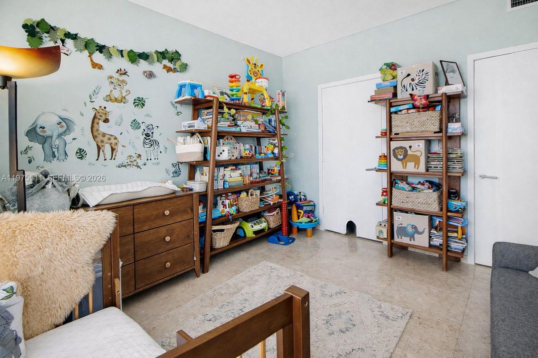 Под контрактом: $999,999 (2 спален, 2 ванн, 1265 Квадратных фут)