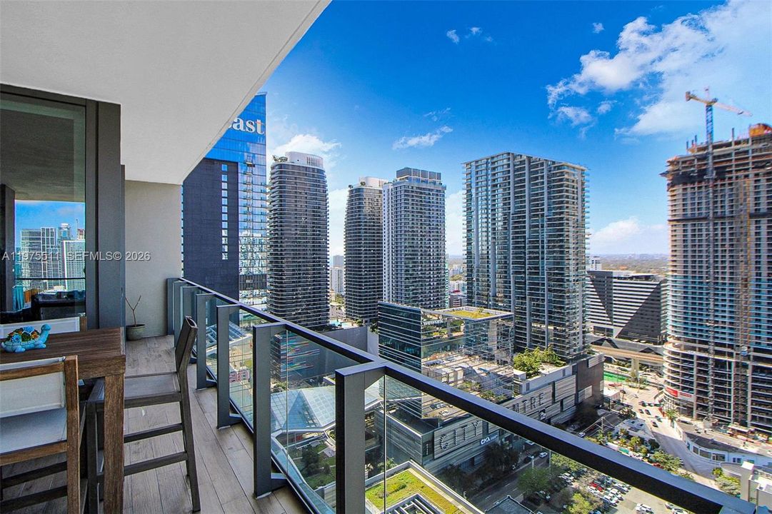 Под контрактом: $999,999 (2 спален, 2 ванн, 1265 Квадратных фут)