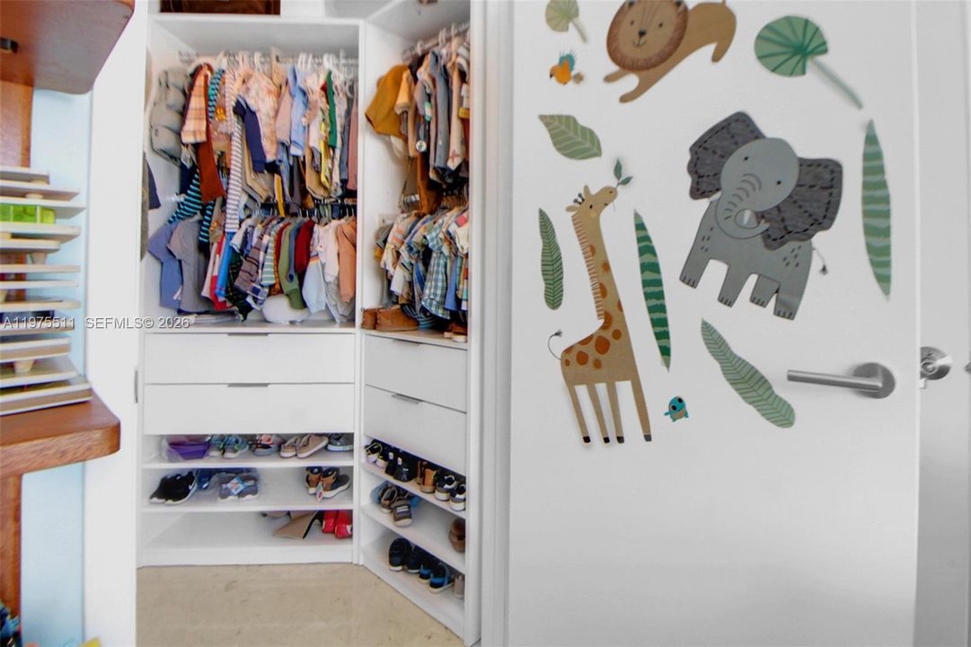 Под контрактом: $999,999 (2 спален, 2 ванн, 1265 Квадратных фут)