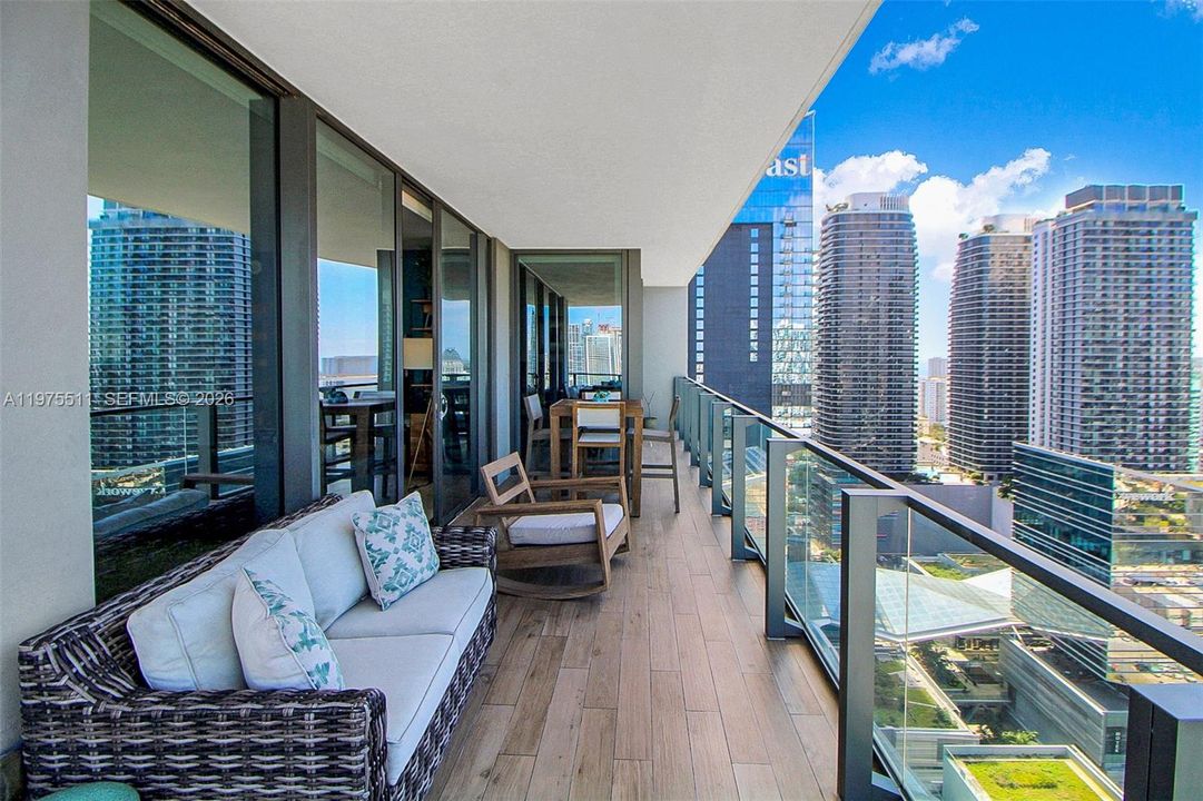 Под контрактом: $999,999 (2 спален, 2 ванн, 1265 Квадратных фут)