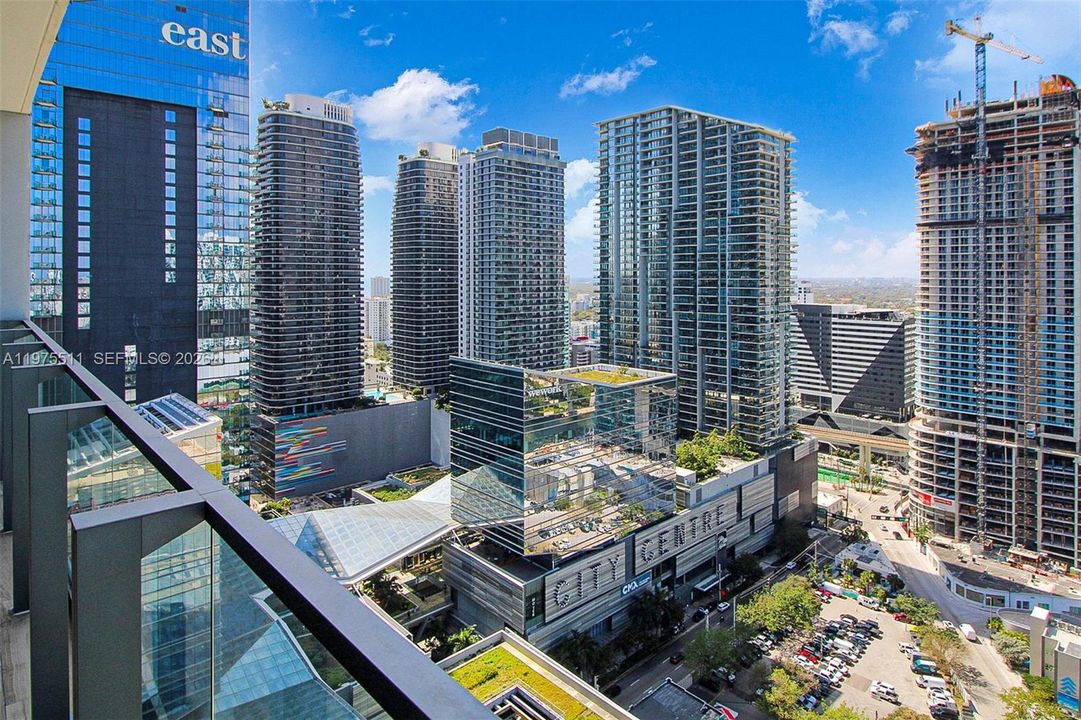 Под контрактом: $999,999 (2 спален, 2 ванн, 1265 Квадратных фут)