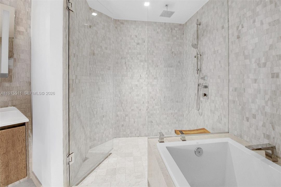 Под контрактом: $999,999 (2 спален, 2 ванн, 1265 Квадратных фут)