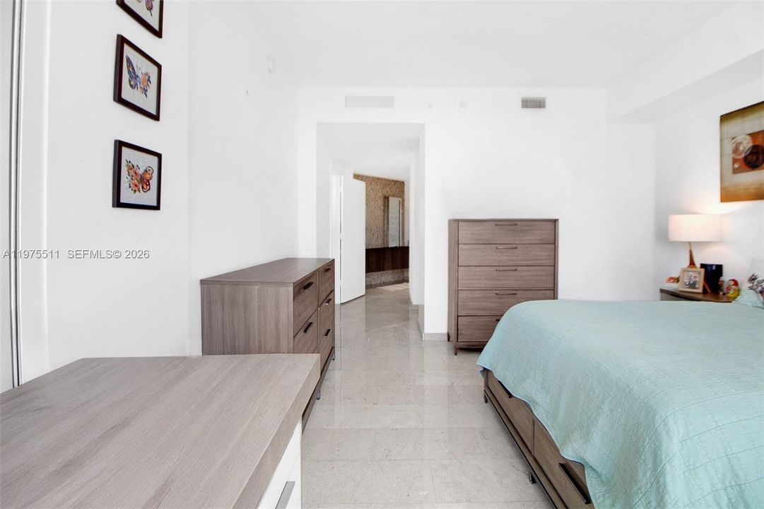 Под контрактом: $999,999 (2 спален, 2 ванн, 1265 Квадратных фут)