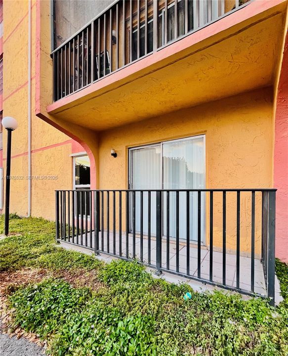 Под контрактом: $169,900 (1 спален, 1 ванн, 560 Квадратных фут)