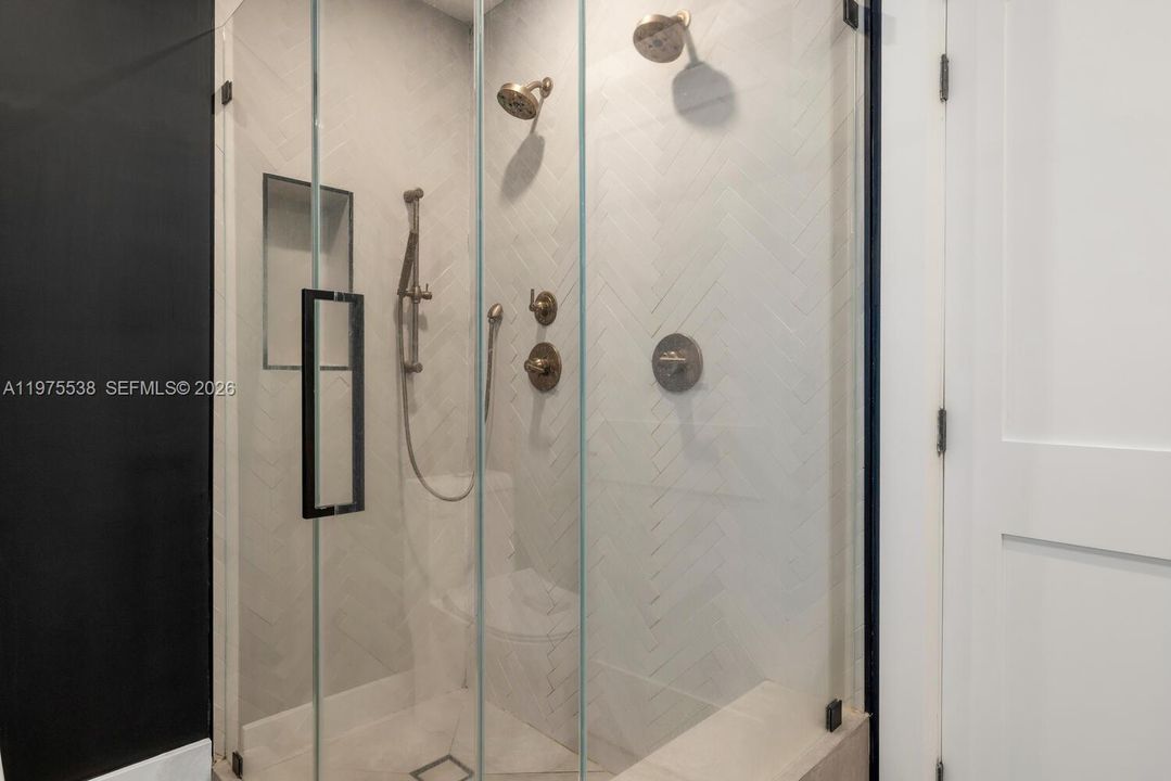 Недавно продано: $1,950,000 (3 спален, 2 ванн, 2164 Квадратных фут)