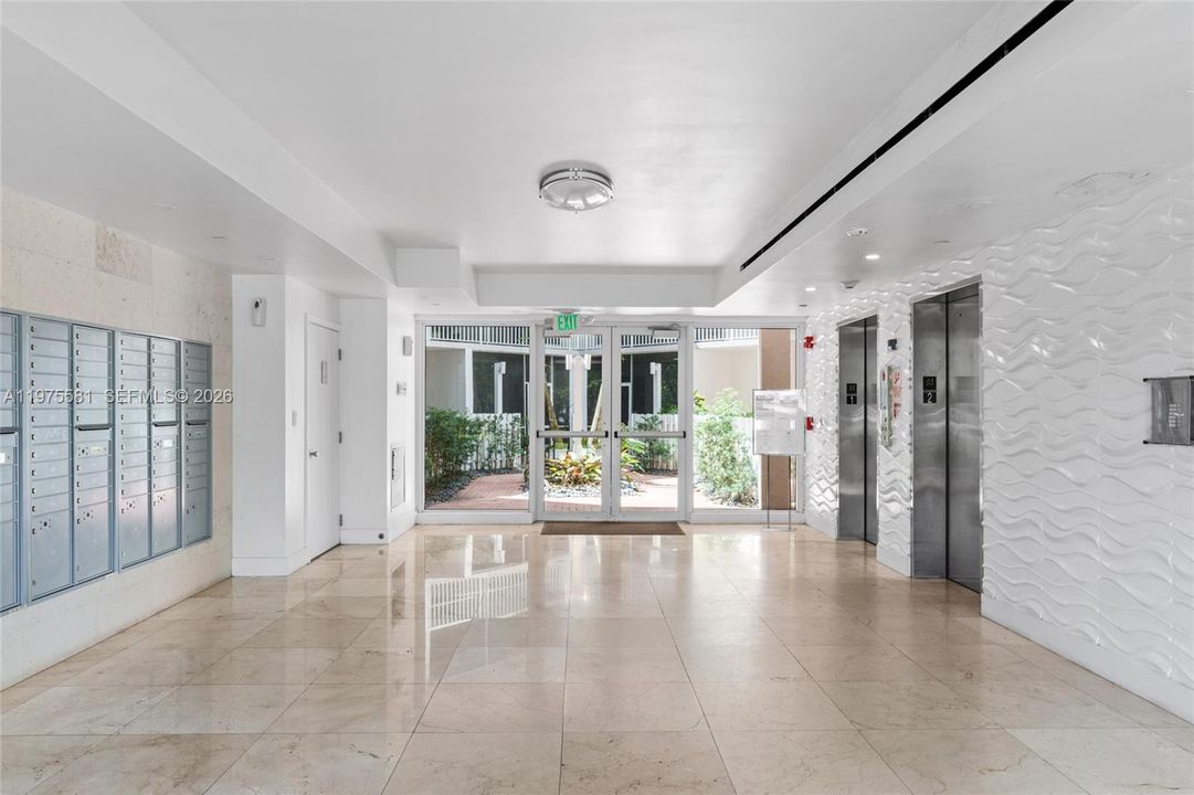 En Venta: $475,000 (2 camas, 2 baños, 1700 Pies cuadrados)