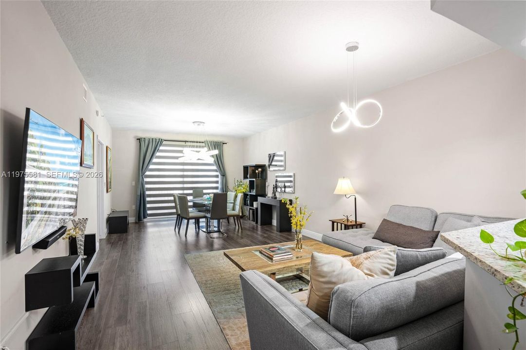 En Venta: $475,000 (2 camas, 2 baños, 1700 Pies cuadrados)