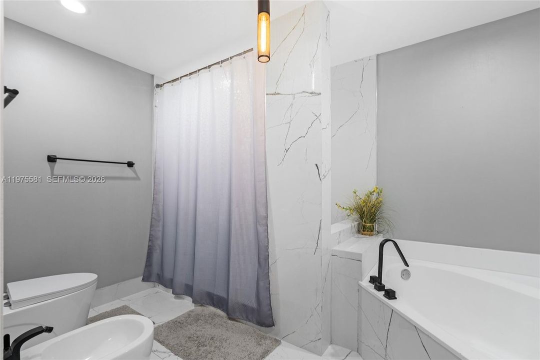 En Venta: $475,000 (2 camas, 2 baños, 1700 Pies cuadrados)