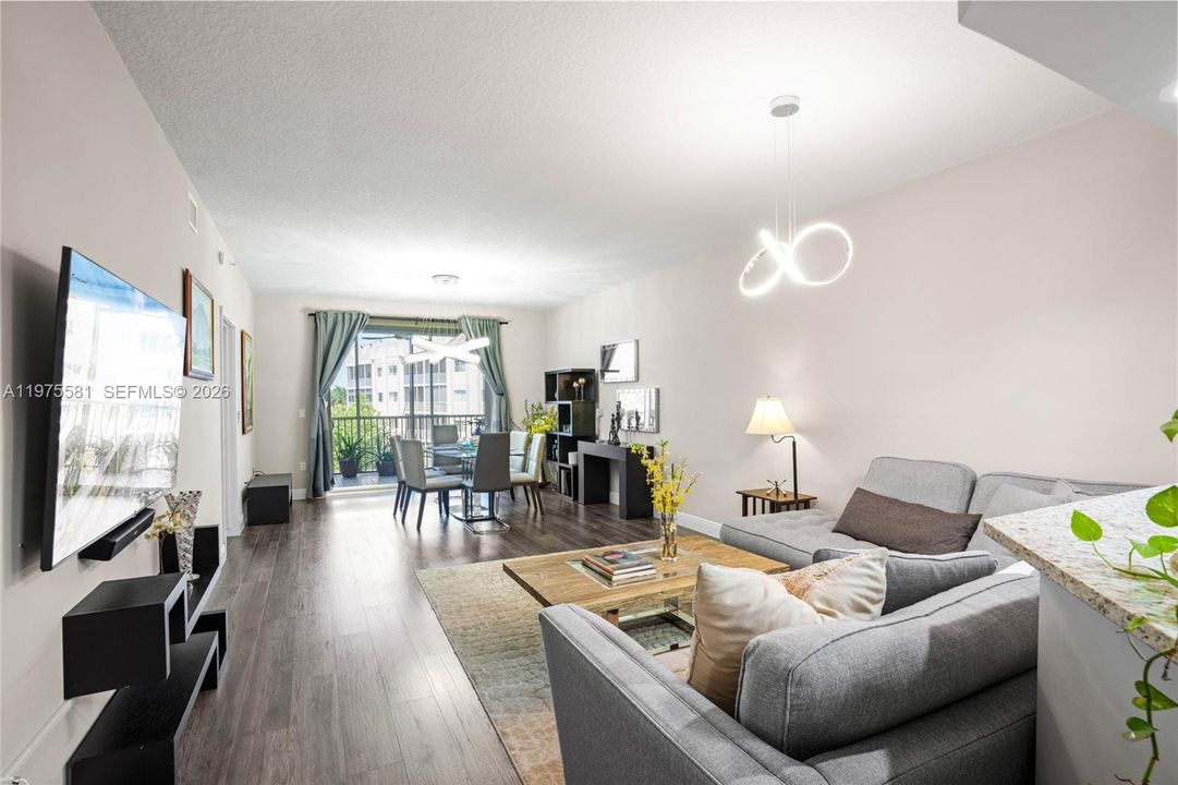 En Venta: $475,000 (2 camas, 2 baños, 1700 Pies cuadrados)