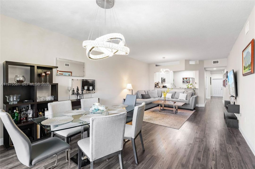 En Venta: $475,000 (2 camas, 2 baños, 1700 Pies cuadrados)