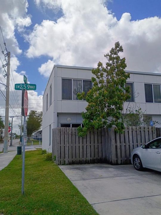 For Sale: $395,500 (4 beds, 3 baths, 1434 Square Feet)