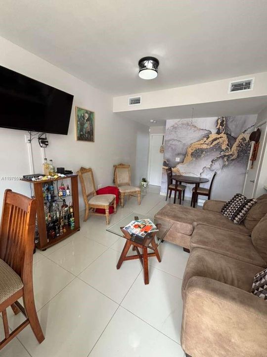 For Sale: $395,500 (4 beds, 3 baths, 1434 Square Feet)