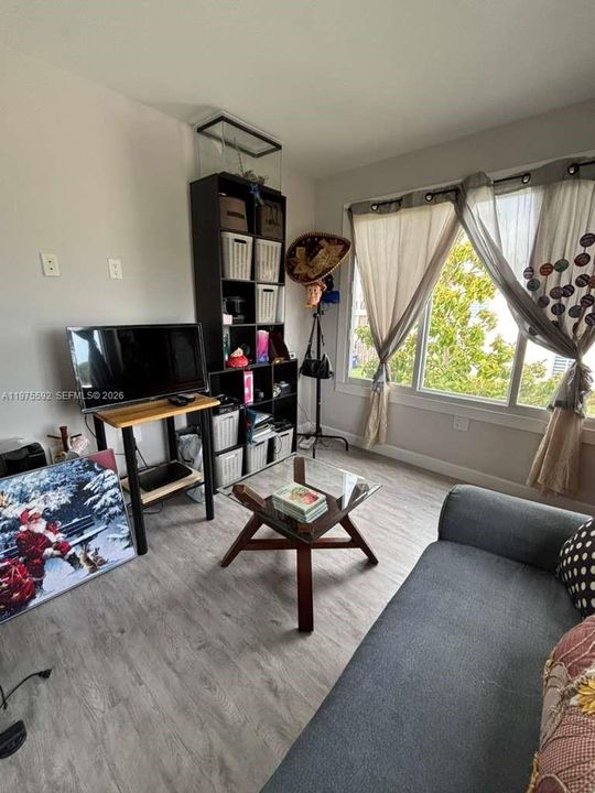 For Sale: $395,500 (4 beds, 3 baths, 1434 Square Feet)