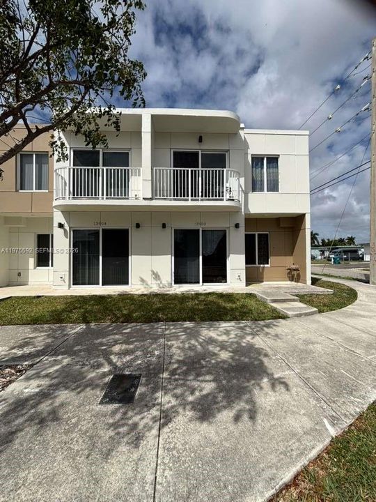 For Sale: $395,500 (4 beds, 3 baths, 1434 Square Feet)