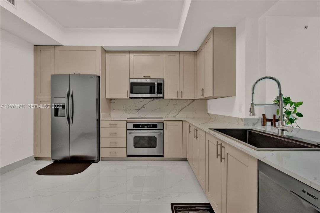 For Sale: $690,000 (3 beds, 3 baths, 1650 Square Feet)