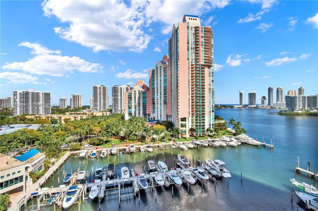 For Sale: $690,000 (3 beds, 3 baths, 1650 Square Feet)