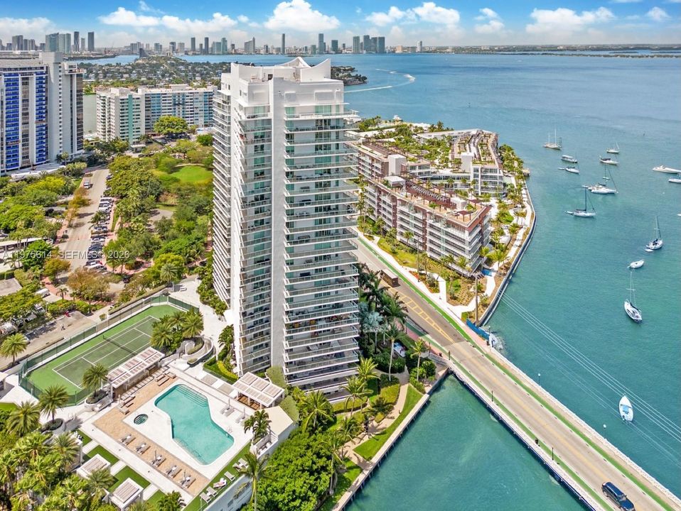 For Sale: $1,995,000 (2 beds, 2 baths, 1477 Square Feet)