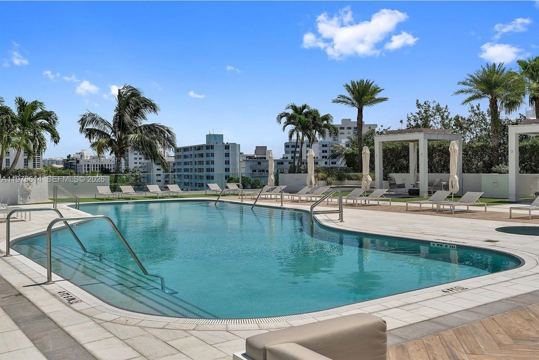 For Sale: $1,995,000 (2 beds, 2 baths, 1477 Square Feet)