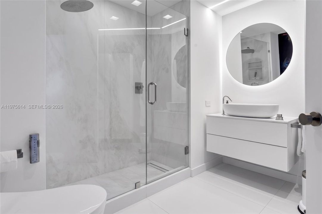 For Sale: $1,995,000 (2 beds, 2 baths, 1477 Square Feet)